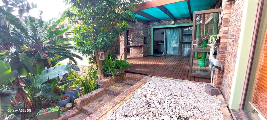 6 Bedroom Property for Sale in West Bank Eastern Cape